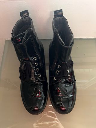 Botines negros charol con tachuelas
