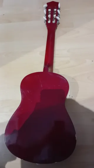 Guitarra infantil roja