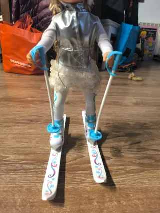 Nancy Esquiadora con Accesorios