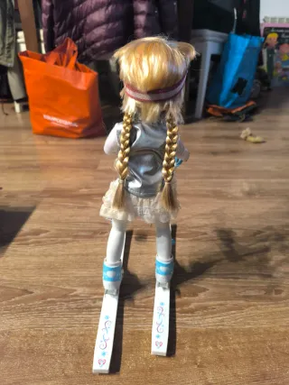 Nancy Esquiadora con Accesorios