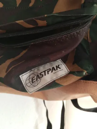 Mochila Eastpak camuflaje