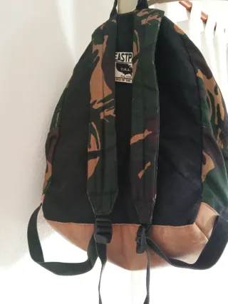 Mochila Eastpak camuflaje