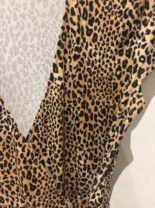 Vestido cruzado estampado leopardo