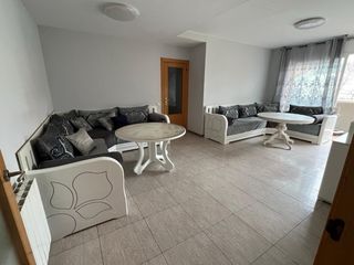 Divani arabi e tavoli rotondi