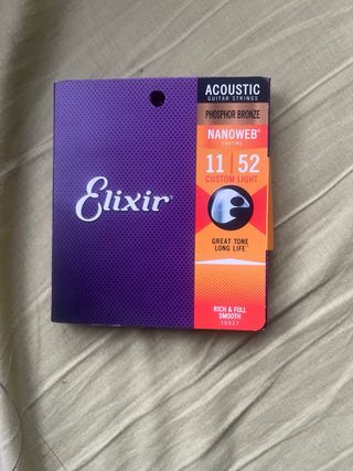 Guitarra Yamaha F310+funda+ recambio cuerdas Elixi