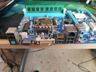 Placa Base Gigabyte GA-H61M-DS2V LGA1155