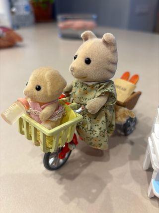 Familia Sylvanian con bicicleta y trona