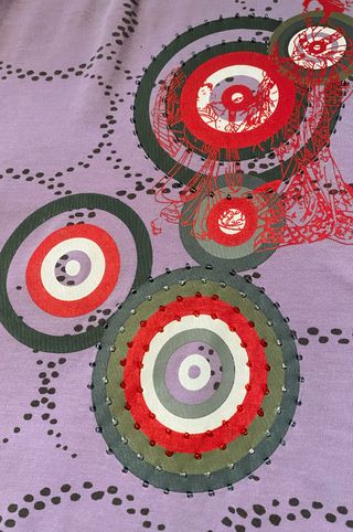 Camiseta morada T/M con círculos, algodón