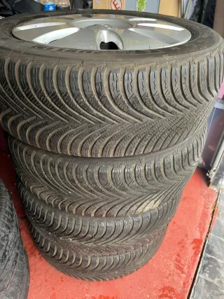 4 Llantas Audi con Neumáticos Michelin Alpine 5!!!