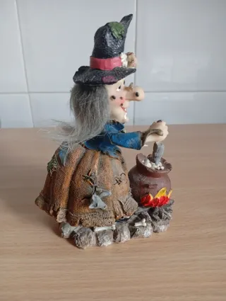 Figura Bruja con Caldero