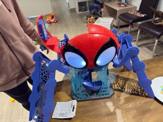 Aracnocuartel Spidey con Coche y Figura