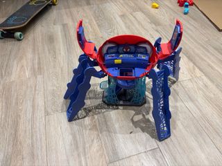 Aracnocuartel Spidey con Coche y Figura