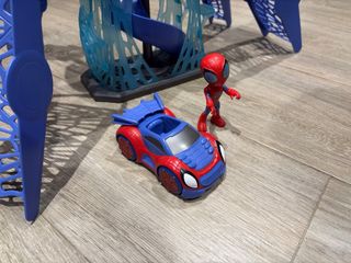 Aracnocuartel Spidey con Coche y Figura