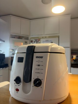 Freidora UNOLD blanca