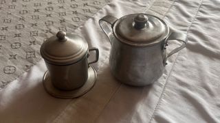 Azucarero y colador antiguo