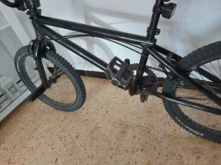 Bicicleta BMX negra