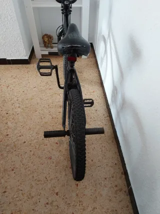 Bicicleta BMX negra