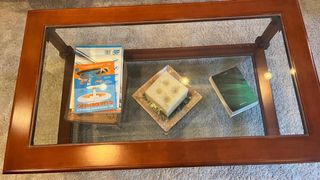 Mesa de centro y esquinera de madera y cristal