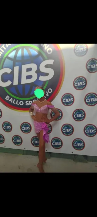 Abito latino lilla strass e paillettes