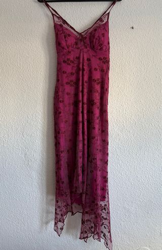 Vestido largo fiesta encaje floral, fucsia y rojo.