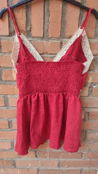Top tirantes encaje rojo y beige