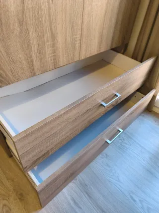 Armario de madera 2 puertas y 2 cajones