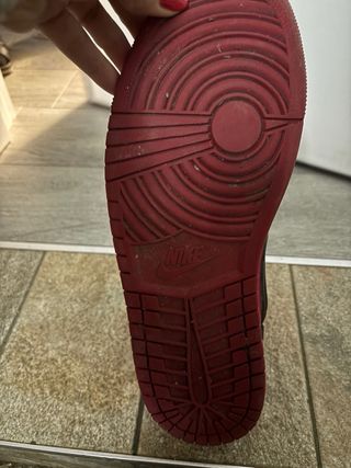 Air Jordan 1 Mid Scarpe da Basket Rosse e Nere