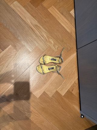 Sandalias doradas mujer