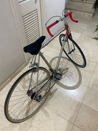 Bicicleta Vintage Roja y Plateada