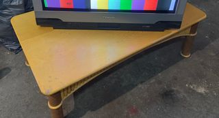 Sofa de madera y mimbre