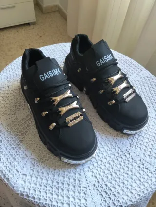 Zapatillas plataforma punk rock negras