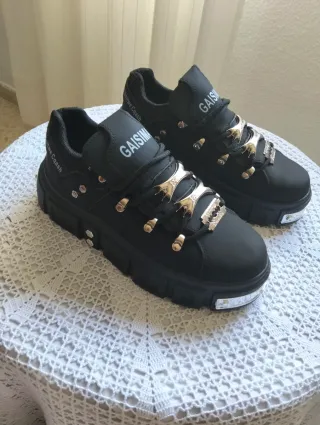 Zapatillas plataforma punk rock negras