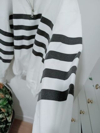 Sudadera Bershka rayas blancas y negras Talla XS