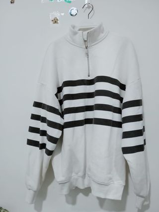 Sudadera Bershka rayas blancas y negras Talla XS