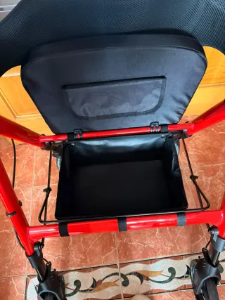 Andador Bariatrico MOBICLINIC Rojo