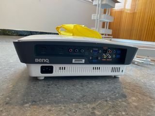 Proyector BenQ W750 i pantalla