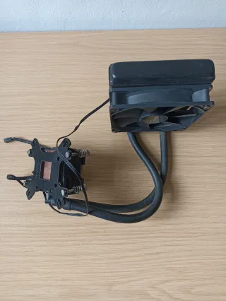 Sistema di raffreddamento a liquido per PC enermax