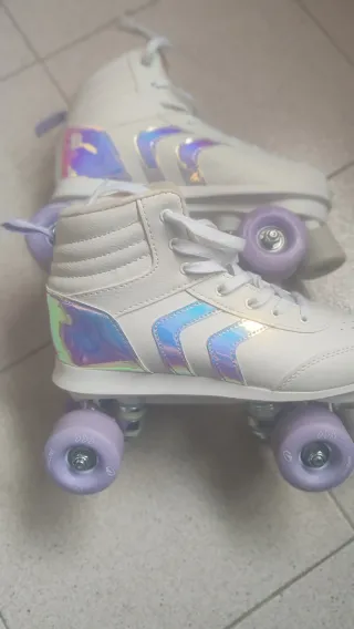 Patines de 4 ruedas blancos y morados