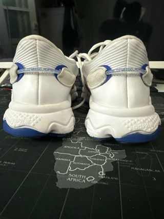 Zapatos Adidas Ozweego Blancos y Azules