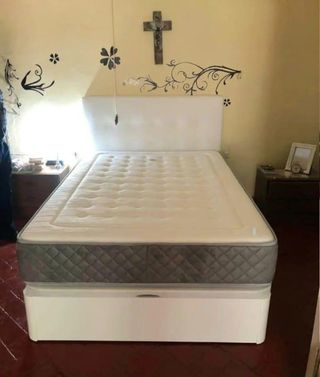 Canapé cama blanco con colchón