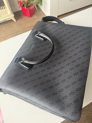 Maletín Guess Negro y Gris