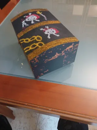 Cassetta porta oggetti decorata pirata