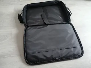 Mochila negra pata portatil