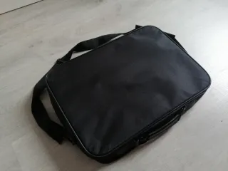 Mochila negra pata portatil