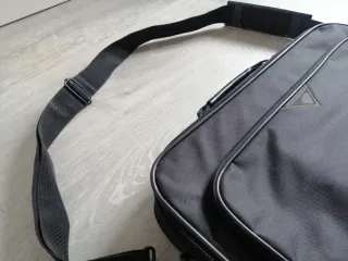 Mochila negra pata portatil