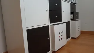 Estantería Kallax 4x4 Ikea con puertas y cajones