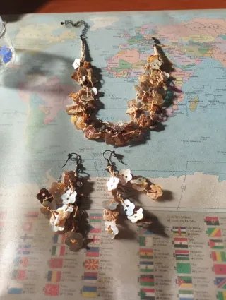 Conjunto collar y pendientes florales