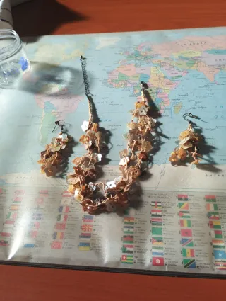 Conjunto collar y pendientes florales