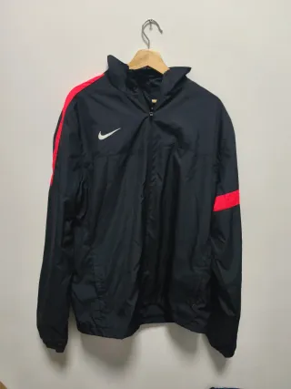Chaqueta Nike Negra y Roja