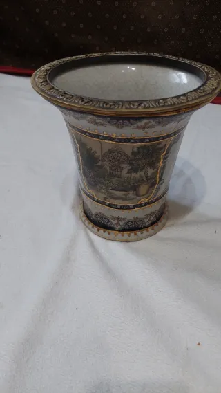 Jarrón de cerámica decorado